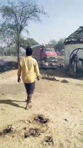 लिधौरा: बैरवार गांव के खेत में लगी आग पर दमकल ने पाया काबू, भूसा हुआ खाक