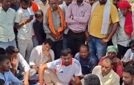 तोपचांची: विधायक जयराम महतो ने तोपचांची JLKM प्रधान कार्यालय में जनता दरबार लगाया, सैकड़ों लोगों ने अपनी समस्याएं सुनाई