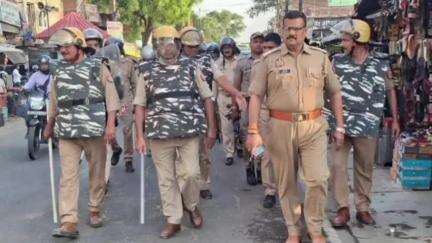 शाहगंज: खेतासराय में पुलिस ने किया फ्लेग मार्च, पड़ोसी जनपद के बॉर्डर पर पुलिस हुई अलर्ट