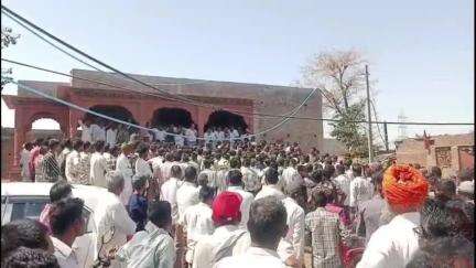 गंगधार: डग चौमहला रोड पर युवक की हत्या मामले में ग्रामीणों ने किया जाम, प्रशासन की समझाइश के बाद खोला गया जाम