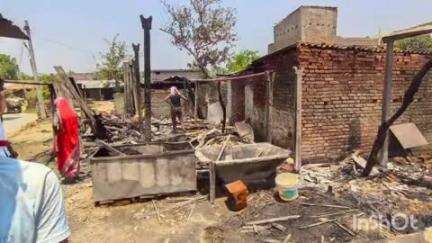 अंधराठाढ़ी: हररी पंचायत के जीरा टोल में आग लगने से तीन परिवारों के आठ घर जल गए, चार बकरियाँ झुलसने से मर गईं