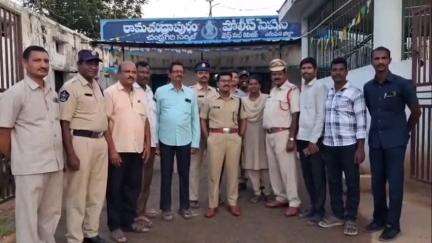 చంద్రగిరి నియోజకవర్గం రామచంద్రపురం ట్రైన్ ఎస్పీకి ఘన వీడ్కోలు ఇచ్చిన సిబ్బంది