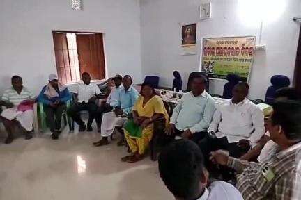 ମୋହନା: ଅଘୋଷିତ ବିଦ୍ୟୁତ୍ କାଟ କୁ ନେଇ ୬ ଗୋଟି ଗ୍ରାମ ପଞ୍ଚାୟତର ସରପଞ୍ଚ ଙ୍କ ଚୁଡ଼ଙ୍ଗପୁର ଗ୍ରାମ ପଞ୍ଚାୟତ ରେ ମେଳି ।