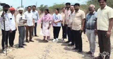 औसा: औसेकराचे क्रीडा संकुलनाचे स्वप्न लवकरच पूर्ण होणार, तहसीलदारांनी केली क्रीडा संकुलनाच्या जागेचे मोजमाप
