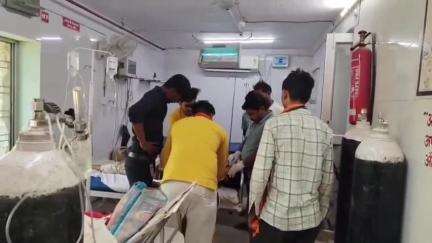 महोबा: डहर्रा गांव में 19 वर्षीय युवक ने खाया सल्फास पॉइजन, हालत गंभीर, किया गया हायर सेंटर रेफर
