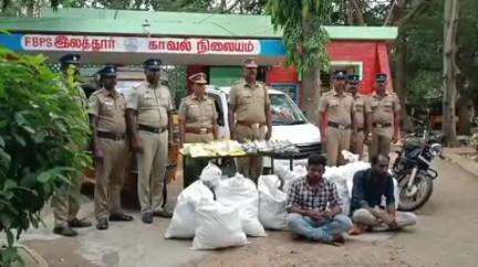 செங்கோட்டை: சொகுசு காரில் புகையிலை பொருட்கள் கடத்திய கும்பல் இரண்டு பேர் கைது நான்கு பேர் தப்பி ஓட்டம்