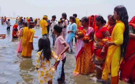 नासरीगंज: छह दिवसीय मां काली प्राण प्रतिष्ठा सह श्री लक्ष्मी नारायण महायज्ञ के लिए निकाली गई भव्य जलभरी यात्रा