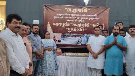 ગાંધીધામ: બીજેપી ગાંધીધામ દ્વારા મેઇન માર્કેટ ખાતે આતંકી હુમલામાં મૃત્યુ પામેલા મૃતકો માટે શ્રદ્ધાંજલીનો કાર્યક્રમ યોજાયો