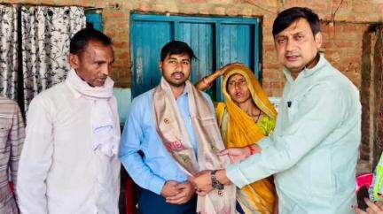 मिलक: रठौंडा के मझरा गांव के युवक ने पास की यूपीएससी की परीक्षा, भाजपा जिलाध्यक्ष हरीश गंगवार ने किया सम्मानित