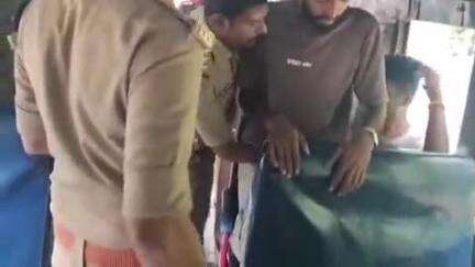 செங்கோட்டை: தென்காசியில் இருந்து கேரளாவிற்கு கஞ்சா கடத்திய இரண்டு நபர்கள் கைது செய்யப்பட்டனர்