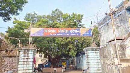કેશોદ: કેશોદના અમૃત નગર રોડ ઉપર આવેલ આદિત્ય સ્કૂલ હોસ્ટેલમાંથી વિદ્યાર્થીની નો મોબાઇલ ચોરી થતા પોલીસમાં ફરિયાદ