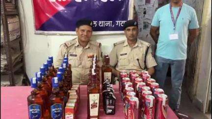 गया टाउन सीडी ब्लॉक: गया रेलवे जंक्शन पर आरपीएफ-जीआरपी ने लावारिस बैग से विदेशी शराब बरामद की