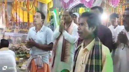 ଅନୁଗୋଳ: ନୂଆପଡ଼ା ଗ୍ରାମରେ ଅଷ୍ଟ ପ୍ରହର ନାମ ଯଜ୍ଞରେ ଯୋଗ ଦେଲେ ପାଳଲହଡା ବିଧାୟକ