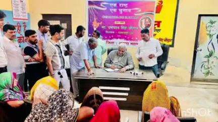 एत्मादपुर: बिहारीपुर में 'एक राष्ट्र, एक चुनाव' को लेकर हुई बैठक, विधायक रहे उपस्थित