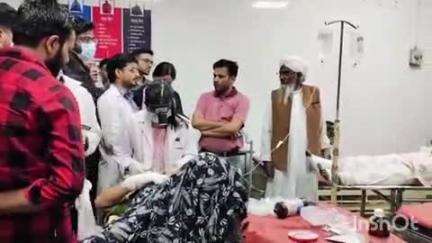 हल्द्वानी: हल्द्वानी के सुशीला तिवारी हॉस्पिटल में एसडीएम राहुल शाह ने कालाढूंगी सड़क हादसे के घायलों का जाना हाल