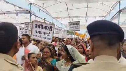 तिल्दा: तिल्दा नेवरा थाना क्षेत्र के ग्राम अल्दा में बालाजी स्पंज एंड पावर लिमिटेड का हुआ भारी विरोध