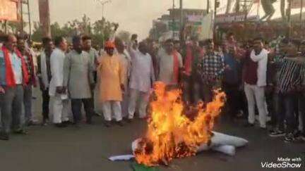 बेगमगंज: बेगमगंज में रानी अवंती बाई बस स्टैंड पर आतंकवाद का पुतला फूंका गया