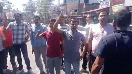 बंगाणा: पहलगाम आतंकी हमले के खिलाफ बंगाणा में बाजार बंद, निकाली गई रोष रैली