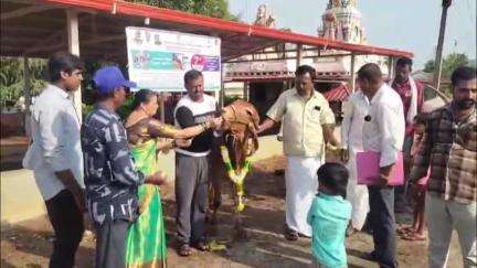 ಹೊಳಲ್ಕೆರೆ: ಪಟ್ಟಣದಲ್ಲಿ ಲಸಿಕೆ ಹಾಕುವ ಯೋಜನೆಗೆ
ಪುರಸಭೆ ಉಪಾಧ್ಯಕ್ಷೆ ಹೆಚ್ ಆರ್ ನಾಗರತ್ನ ವೇದಮೂರ್ತಿ ಚಾಲನೆ