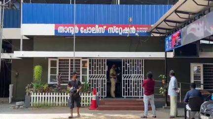 തിരൂര്‍: താനൂരിലെ വിവിധ ഇടങ്ങളിലായി മോഷണ പരമ്പര നടത്തിയ കുപ്രസിദ്ധ മോഷ്ടാവിനെ കോടതിയിൽ ഹാജരാക്കി