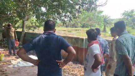 গড়বেতা ৩: চন্দ্রকোনা রোড এর দুর্লভগঞ্জ এলাকায় এক মহিলার অগ্নিদগ্ধ দেহ উদ্ধারকে ঘিরে চাঞ্চল্য