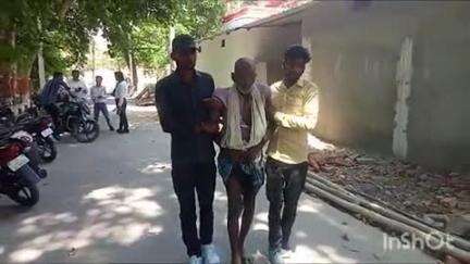 धौरहरा: गोसाई पुरवा गांव के पीड़ित बुजुर्ग से पैसों के लेनदेन को लेकर दबंग दुकानदार ने जमकर की पिटाई