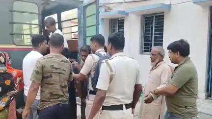 স্বরূপনগর: দালাল সহযোগে বাংলাদেশে যাওয়ার আগেই তারালি সীমান্তে আটক এক কিশোরী সহ মোট তিনজন
