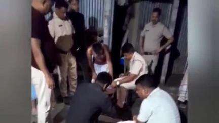 দিনহাটা ২: খাটামারীতে এক ব্যক্তিকে নিষিদ্ধ ইয়াবা ও কাফ সিরাফ সহ গ্রেফতার করল পুলিশ