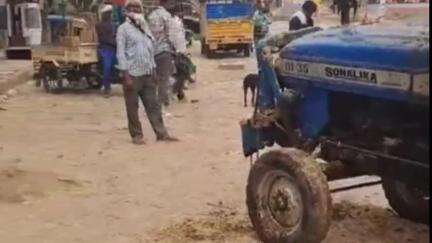 नारनौद: नारनौंद में तूड़ी से भरी ट्रैक्टर ट्राली में लगी आग, ड्राइवर ने कूदकर बचाई जान, वाहन के टायर राख हुए
