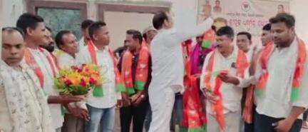 ଟିଟିଲାଗଡ: ବିଜେପି ଅଫିସ ଟିଟିଲାଗଡ଼ ଠାରେ ବିଧାୟକ ଙ୍କ ଉପସ୍ଥିତି ରେବିଜେଡି ଛାଡି ବିଜେପି ରେ ମିଶିଲେ ଟିଟିଲାଗଡ଼ ବ୍ଲକ ର ୪ ଟି ପଞ୍ଚାୟତର ଶତାଧିକ ଲୋକେ