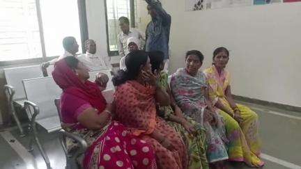 खामगाव: शंकर नगर भागातील काही परिसरात नळाला पाणी येत नसल्याने नागरिकांनी नगरपरिषद येथे येऊन रोष केला व्यक्त #Jansamasya