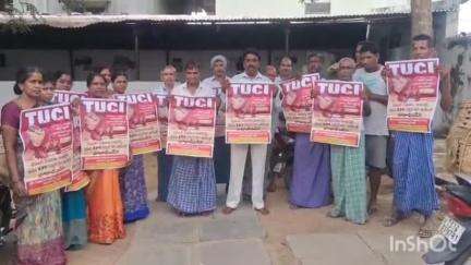 బాల్కొండ: లక్కోర PKTP బీడీ సెంటర్ ముందు మే డే పోస్టర్ల ఆవిష్కరణ