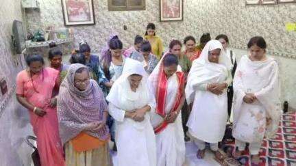 फैज़ाबाद: जम्मू कश्मीर के पहलगाम में हुए आतंकी हमले के विरोध में रामनगरी अयोध्या के किन्नर समाज में भारी आक्रोश