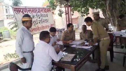 तरबगंज: वजीरगंज थानापरिसर में आयोजित समाधान दिवस में आए 20 मामले, एसडीएम व प्रभारी निरीक्षक ने सुनी समस्याएं