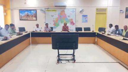 झालरापाटन: मिनी सचिवालय में जल एवं स्वच्छता मिशन तथा स्वच्छ भारत मिशन ग्रामीण की बैठक हुई आयोजित, DM ने की अध्यक्षता