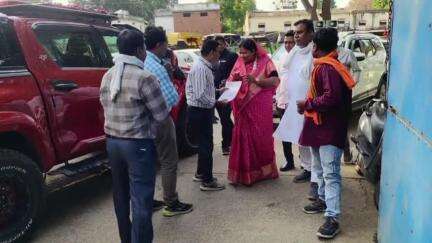 मंडला: जिले के संविदा स्वास्थ्य कर्मचारियों ने पीएचई मंत्री को ज्ञापन सौंपा, जिला मंडला के बैनर तले किया प्रदर्शन