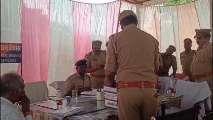 बबेरू: बबेरू कोतवाली में डीआईजी और मंडलायुक्त ने थाना दिवस पर पहुंचकर सुनी फरियादियों की समस्याएं, किया कोतवाली का निरीक्षण