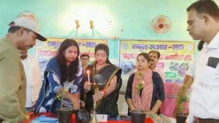 गोला: प्रखंड कार्यालय गोला में 'बैक टू स्कूल' अभियान का आयोजन, विधायक सहित गणमान्य लोग हुए शामिल