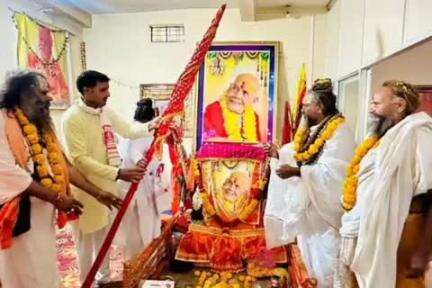 उदयपुरा: श्रीराम जी बाबा के दरबार से नर्मदा तट बोरास यज्ञ स्थल तक निकली भव्य झंडा शोभायात्रा