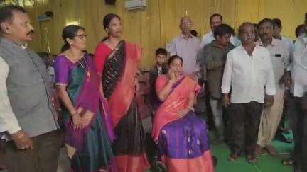 ఎస్కే యూనివర్సిటీలో నాన్ టీచింగ్ అసోసియేషన్ ఆధ్వర్యంలో రిటైర్డ్ ఉద్యోగులకు ఘనంగా సత్కార కార్యక్రమం