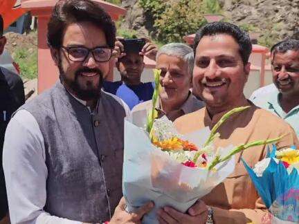 सुंदर नगर: भाजपा कार्यालय में आयोजित डॉ. भीमराव अंबेडकर सम्मान समारोह में पूर्व केंद्रीय मंत्री व सांसद अनुराग सिंह ठाकुर पहुंचे