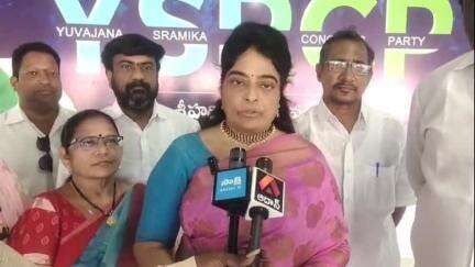 పాలకొల్లు: మెగా DSCలో విద్యార్థుల అర్హత మార్కుల నిబంధన పై కూటమి ప్రభుత్వానికి కౌంటర్ ఇచ్చిన YCP మహిళా విభాగం జనరల్ సెక్రటరీ జయ సరిత