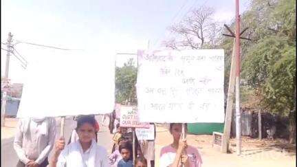 कुलपहाड़: अजनर में आतंकवाद के खिलाफ छात्रों ने निकाली पदयात्रा, पहलगाम हत्याकांड पर जताया आक्रोश
