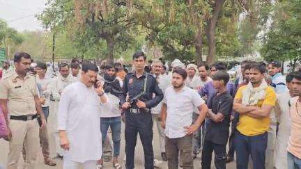 नूह: मांडीखेड़ा अस्पताल में मृतकों के परिजनों से मिले विधायक मामन खान, मदद का आश्वासन दिया