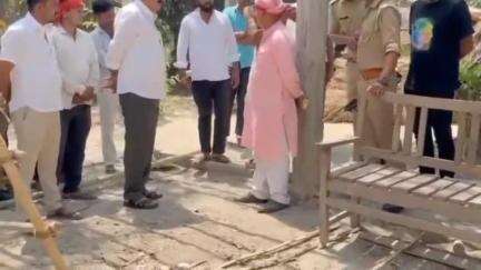 तरबगंज: उमरी बेगमगंज के डिकसिर धन्नी पुरवा पहुंचे विधायक प्रेमनारायन पांडेय, मृतक के परिवार को न्याय दिलाने का दिया आश्वासन