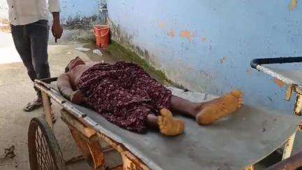 কালনা ১: মেমারি মন্তেশ্বর রোডের ঝিকরা ব্রিজের সন্নিকটে সাইকেল করে ছানা নিয়ে যাওয়ার সময় অজানা গাড়ির ধাক্কায় মৃত্যু ব্যক্তির
