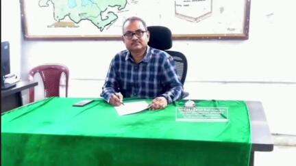 అల్లూరి జిల్లాలో 34 పాఠశాలల ప్రధానోపాధ్యాయులకు మెమోలు జారీ..పాడేరులో జిల్లా విద్యాశాఖాధికారి పీ.బ్రహ్మాజీరావు