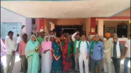 हैदरगढ़: हैदरगढ़ में भाकियू राष्ट्रीयतावादी अराजनैतिक के कार्यकर्ताओं ने मार्ग अवरुद्ध करने को लेकर एसडीएम से की शिकायत