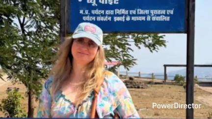 तामिया: यूरोपीय राजकुमारी ने पातालकोट का किया दौरा, बड़ी संख्या में स्थानीय लोग देखने पहुंचे