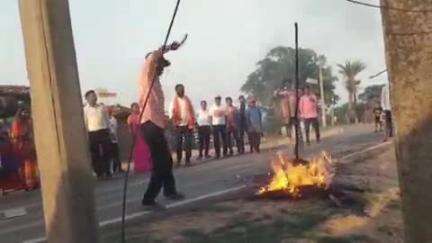 डुमरी: मझगांव में आतंकवाद के विरोध में रैली निकाली गई, आतंकियों का पुतला फूंका गया